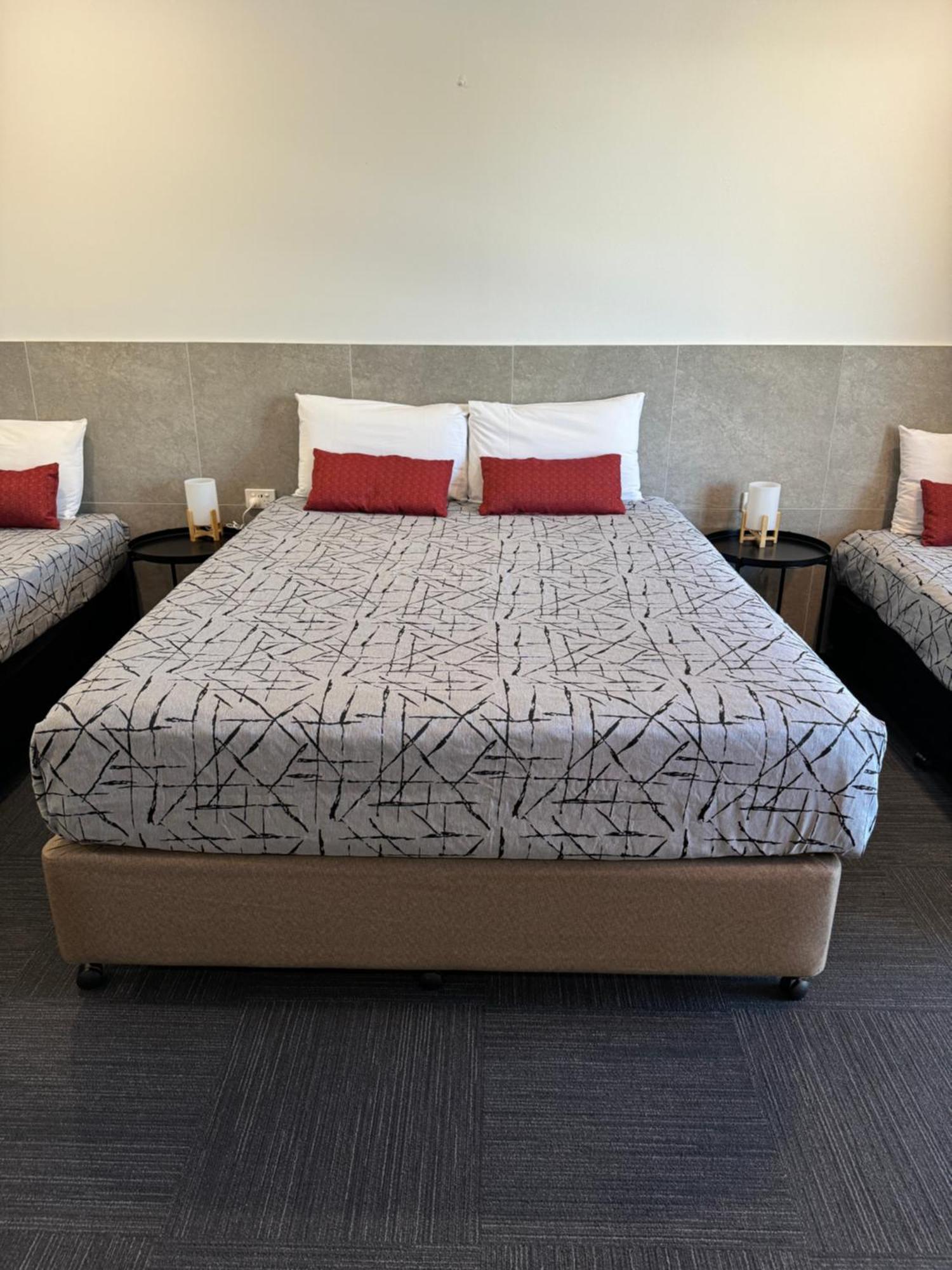 Longreach Motor Inn מראה חיצוני תמונה