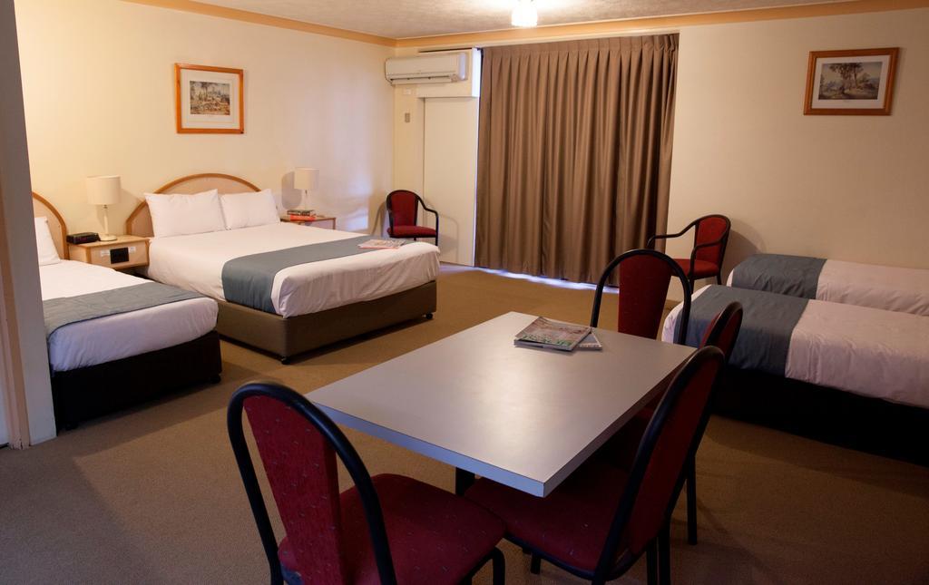 Longreach Motor Inn מראה חיצוני תמונה