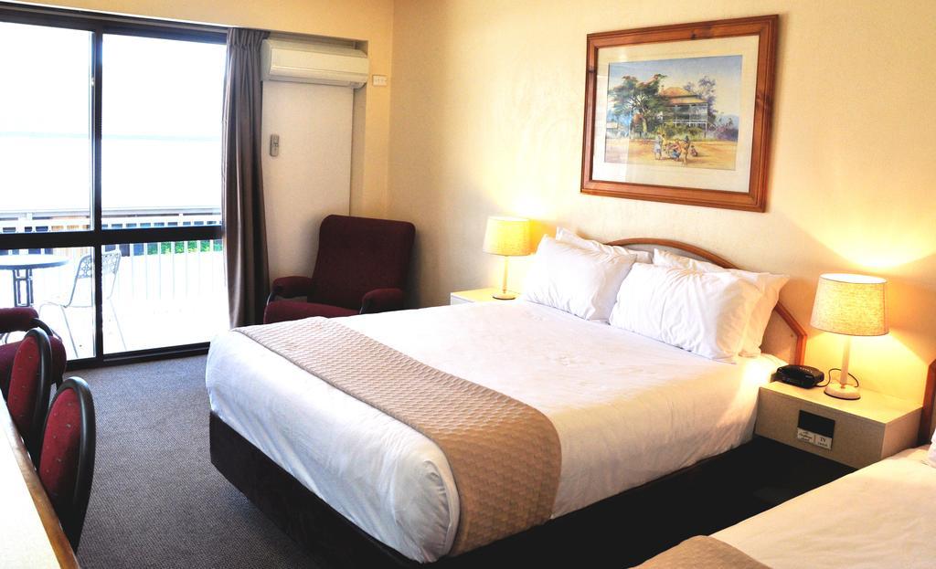 Longreach Motor Inn מראה חיצוני תמונה