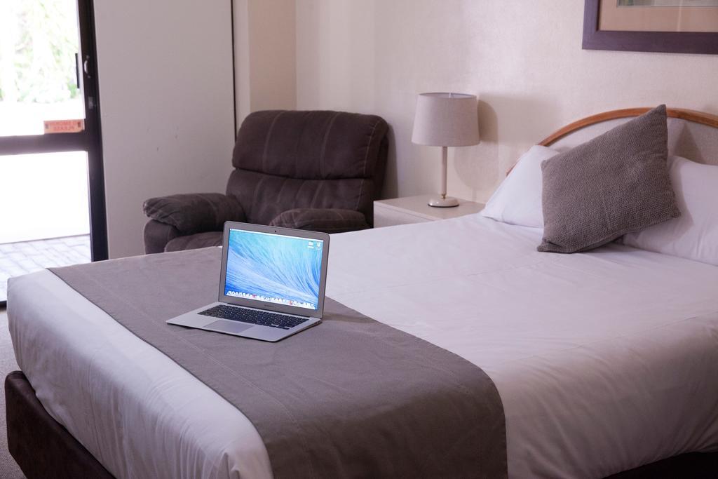 Longreach Motor Inn מראה חיצוני תמונה