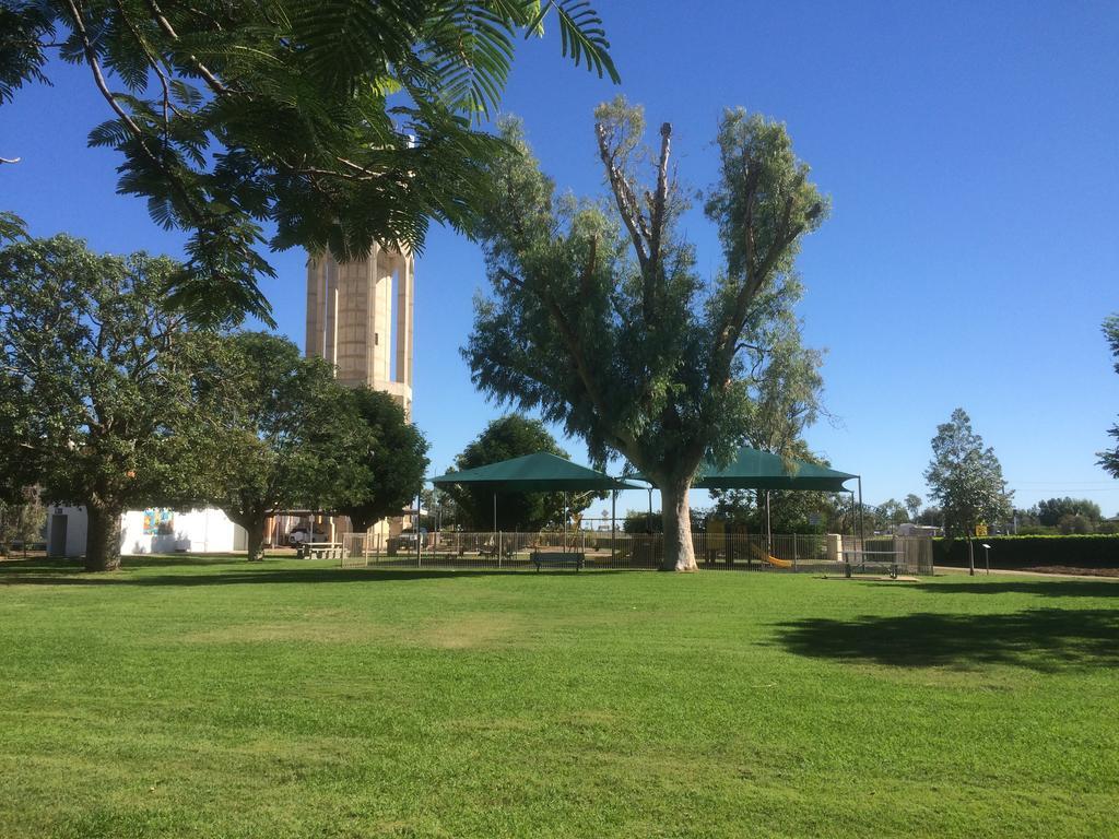 Longreach Motor Inn מראה חיצוני תמונה
