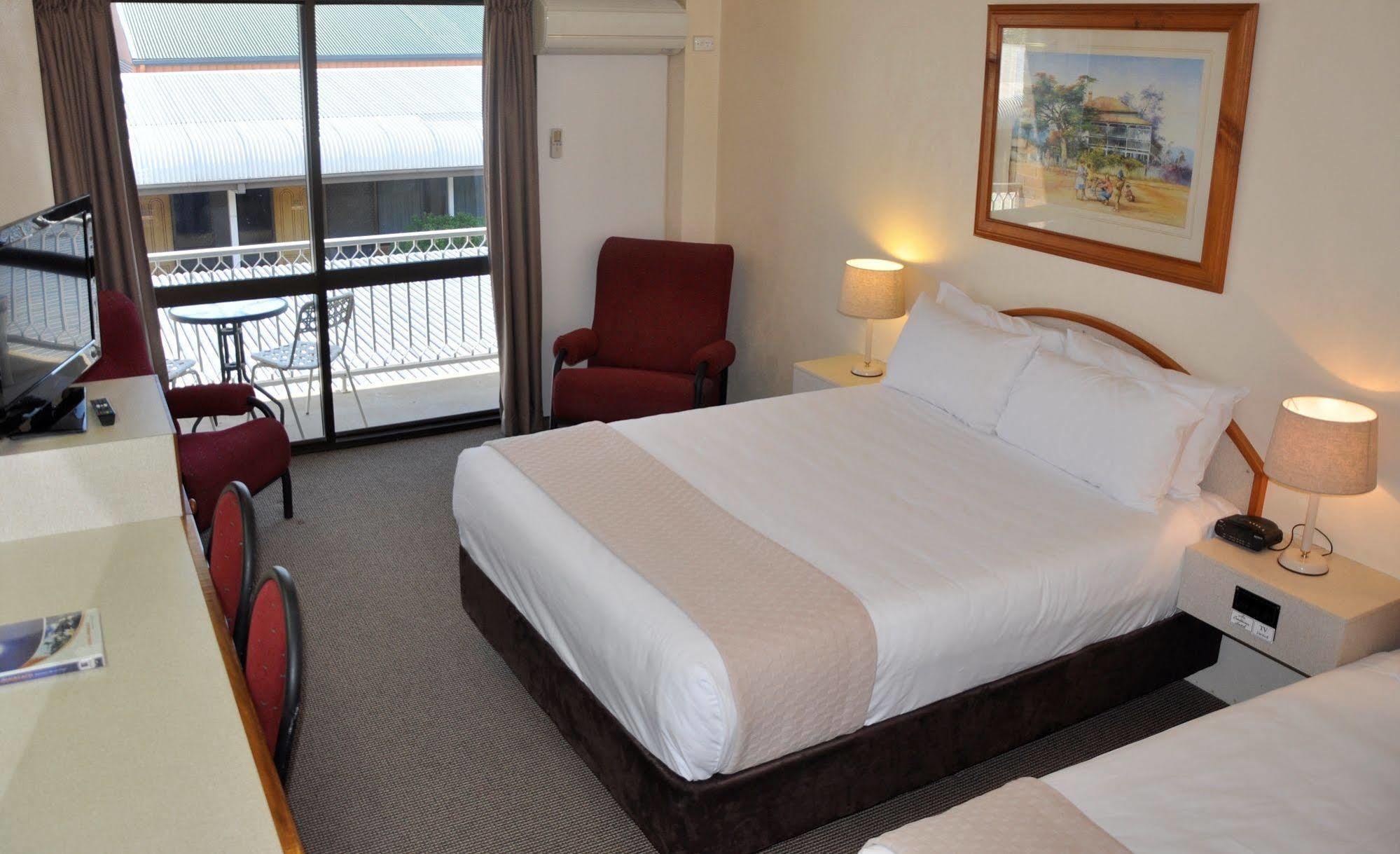 Longreach Motor Inn מראה חיצוני תמונה