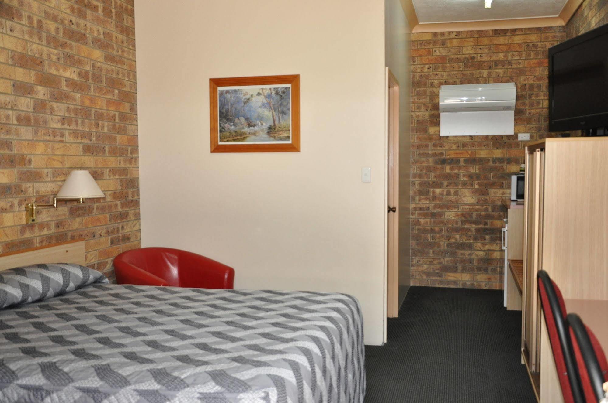 Longreach Motor Inn מראה חיצוני תמונה