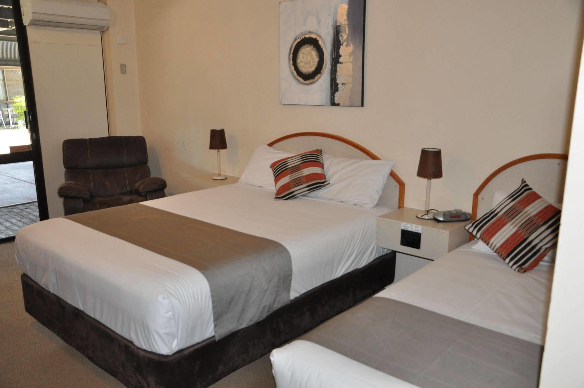 Longreach Motor Inn מראה חיצוני תמונה